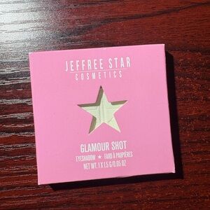 Artistry Single Glamour Shot